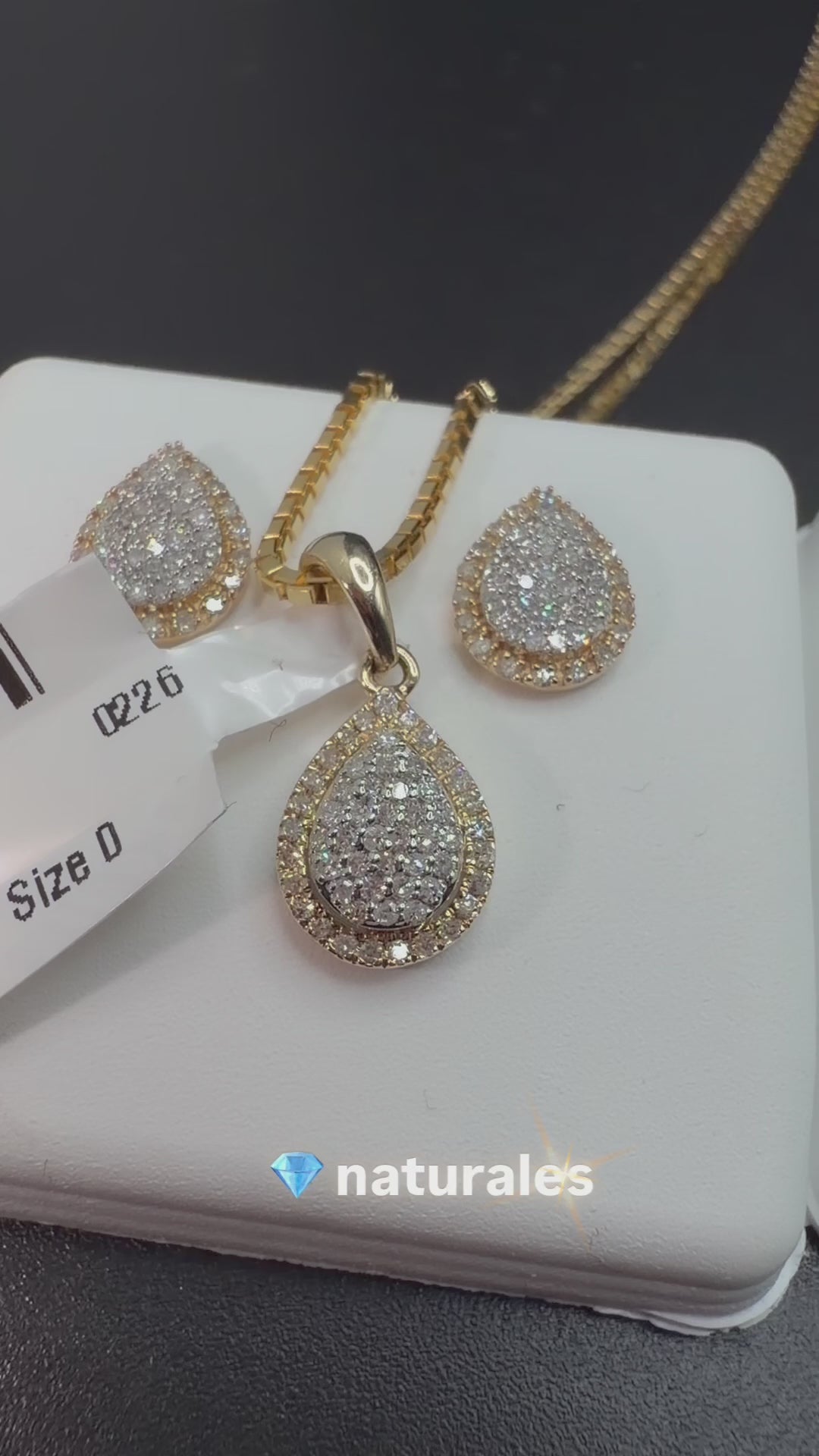 Conjunto de aretes y cadena 10k con diamantes naturales
